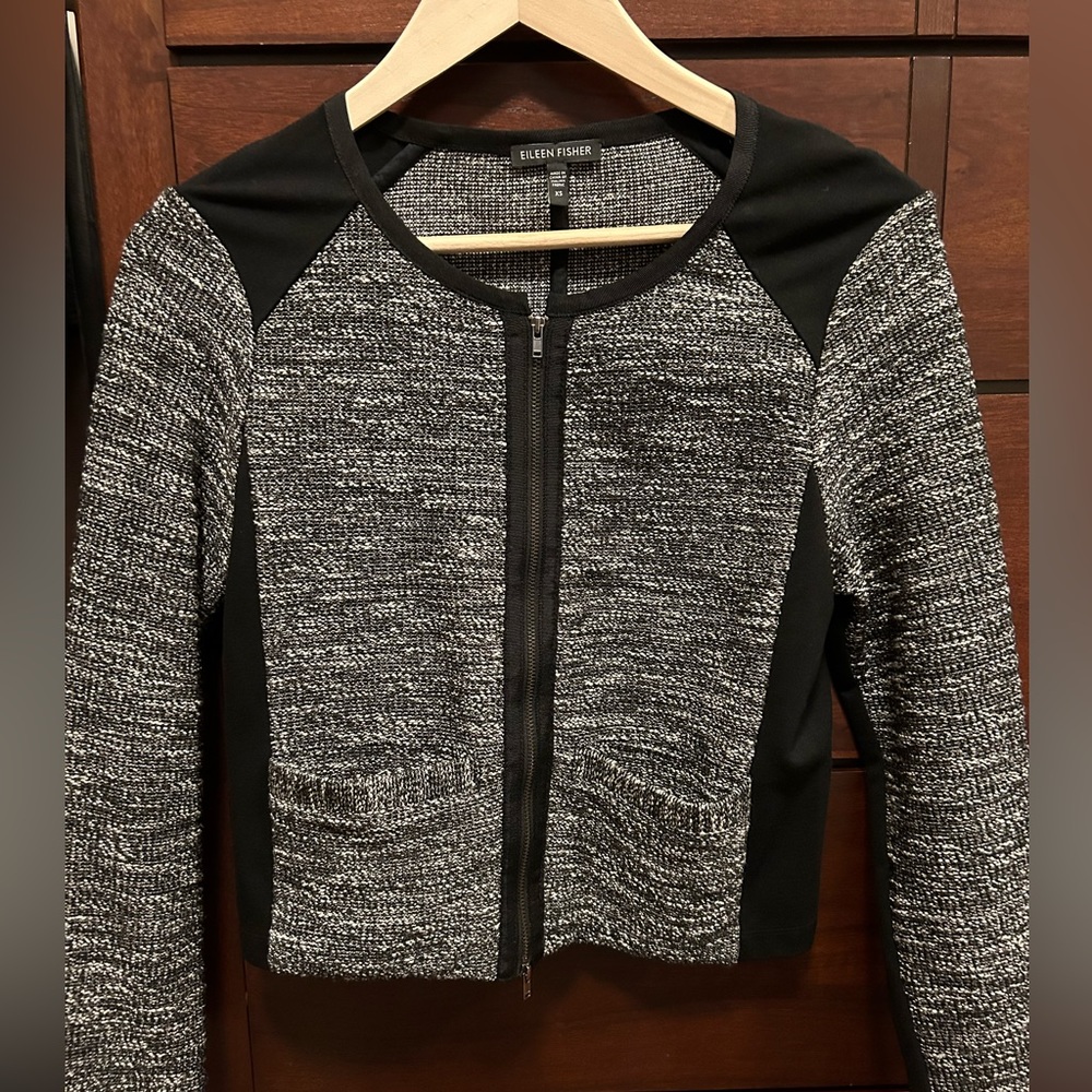 Eileen Fisher black & white zippered coat top Women’s size XS